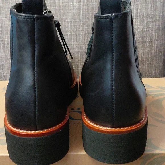 Sofft Women's Black Ankle Zip Boots with Brown Trim Size 8.5 - Picture 4 of 7